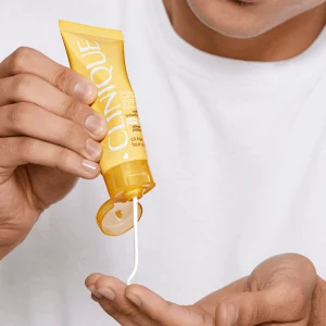 کرم ضد آفتاب کلینیک SPF50 بی رنگ